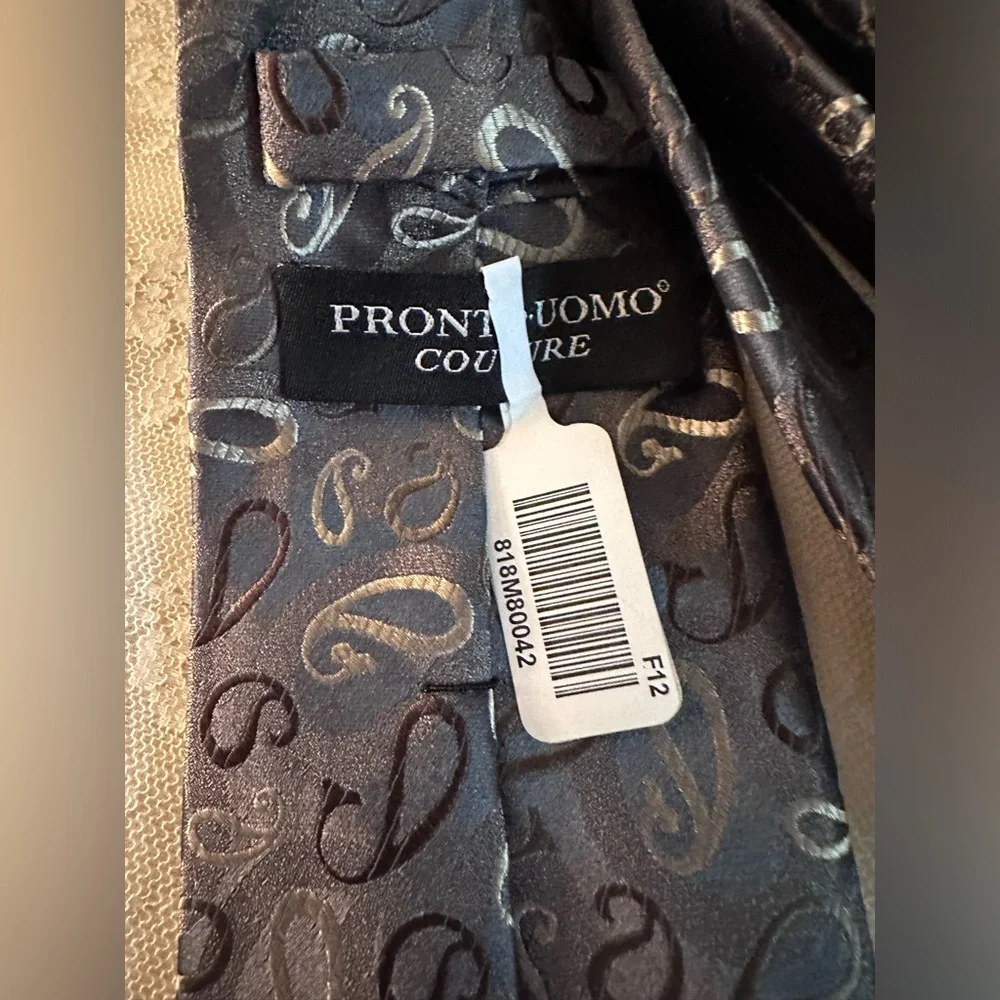 Pronto Uomo Tie New With Tags 60 X 3 1/2 green tones